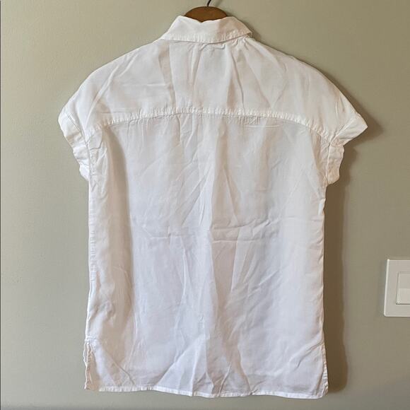 White Short Sleeve Button-Up Shirt

PTP 21”
Length 27” - Picture 4 of 4
